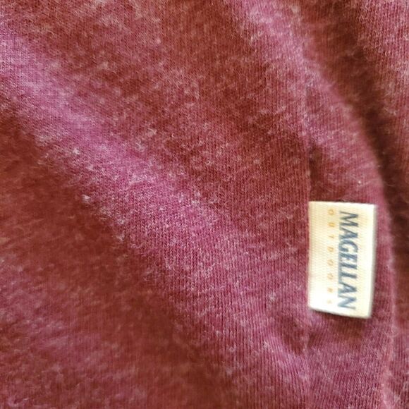 Magellan Outdoors Men's Adventure Gear Long Sleeve Wine 1/4 Zip T-Shirt Size L - Picture 2 of 4